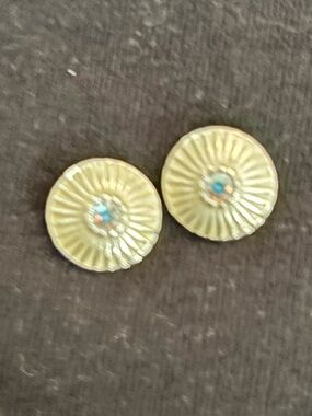 Round Floral Domed Button dots cream with Iridescent Center